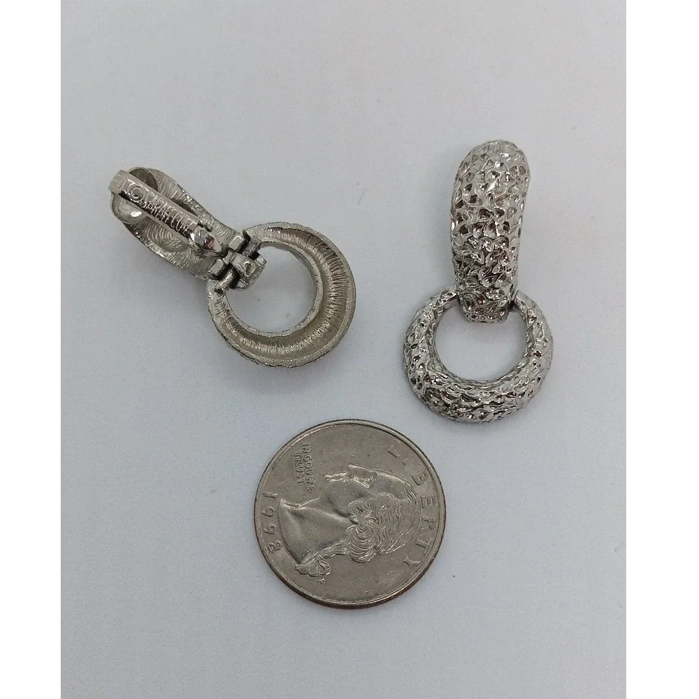 Sarah Coventry Silver Tone Textured Hoop Dangling Clip On Earrings Vintage Style